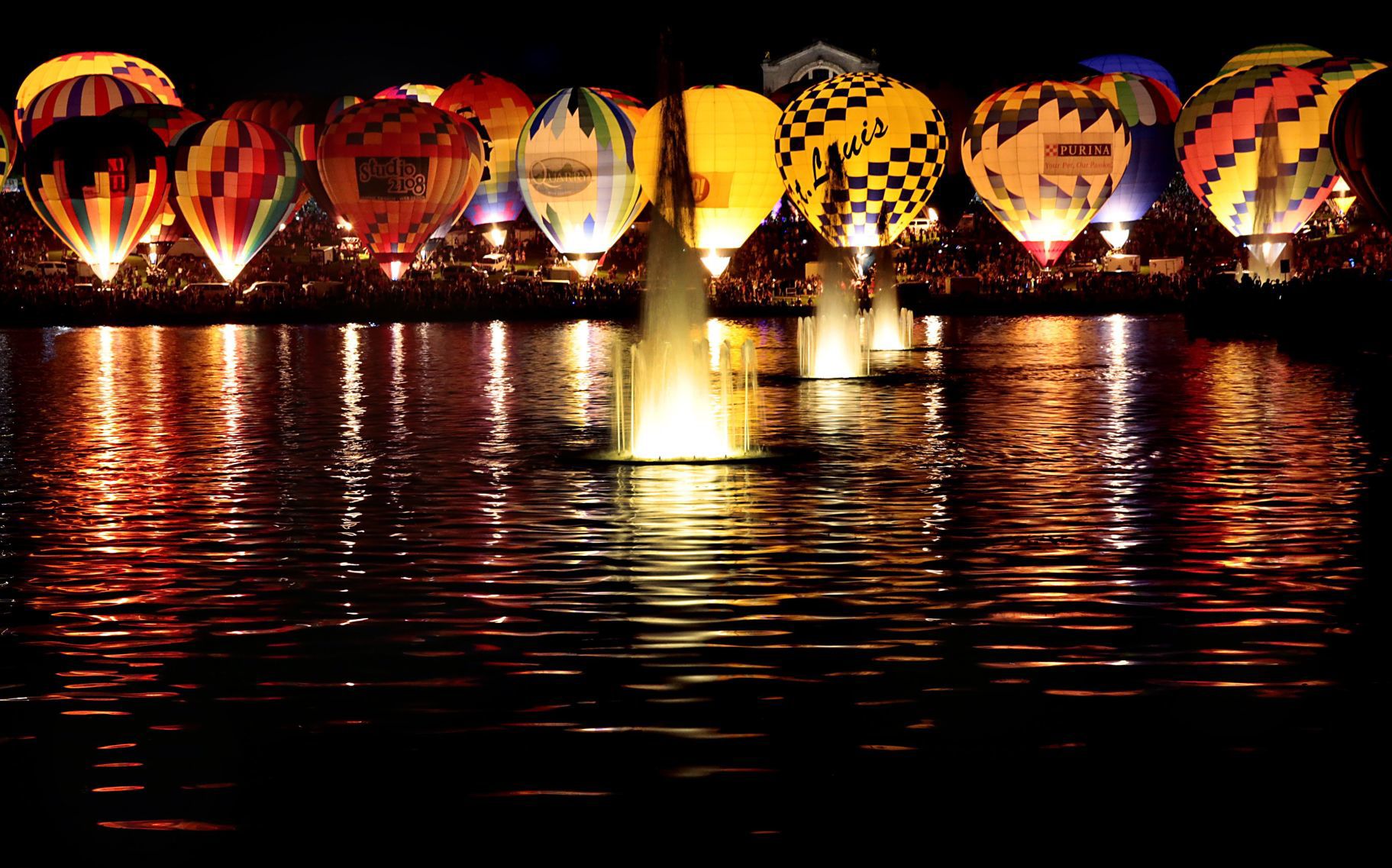 It's glow night at the Great Forest Park Balloon Race